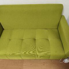 グリーンのソファー