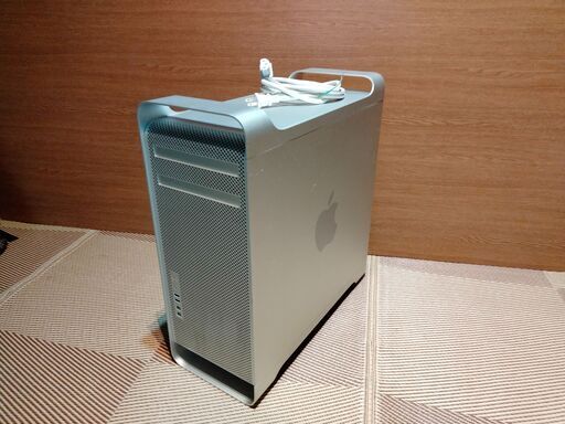 中古、Mac Pro 2010 初期化済み。歪みなし、本体のみ。