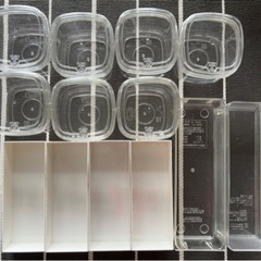 プッシュポット（プラスチック）容器7個とその他プラスチックケース...