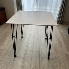 ニトリダイニングテーブル（70サイズ）