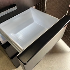 ☆オシャレな木目調扉!!☆ 激安美品!! AQUA 4ドア 右開き ノンフロン 