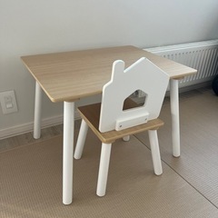 子供用 テーブルと椅子