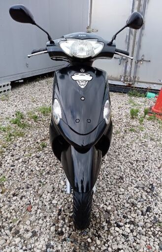 2018年モデル。  SYM Xpro (風) 50。優れたエンジン。 とても速いバイク。 バッテリーは新品です。 エンジンオイルは新品です。 リアブレーキパッドは新品です。 サイドスタンド付き。(15969キロ。).