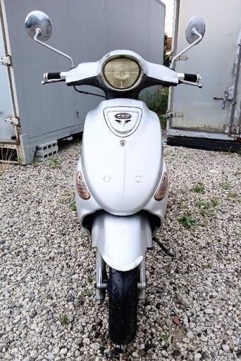 2018年モデル。  ( PGOマイブブ125cc ）。 優れたエンジン。 バッテリーは新品です。 エンジンオイルは新品です。 リアのブレーキパッドはほぼ新品です。 フロントタイヤはほぼ新品です。 リアタイヤはほぼ新品です。 サイドスタンド付き。(10100キロ。).