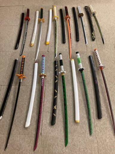 鬼滅の刃　刀１１本（１１種類）中古