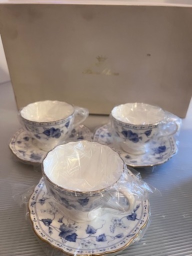 【新品未使用】NARUMI ボーンチャイナ ティーカップ \u0026 ソーサー 3set