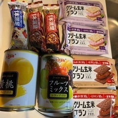 缶フルーツ×2、クリーム玄米ブラン×4、一本満足×3 セット