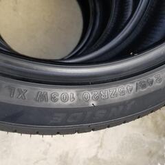 新品同様タイヤ4本　245 45 20