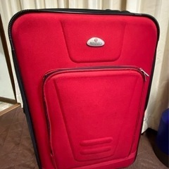 大容量スーツケース　二輪　スタンド付き　カリフォルニアにて購入！...