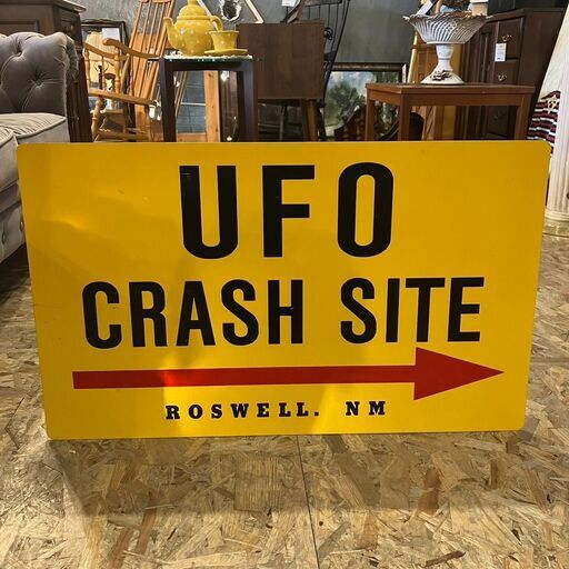 UFO CRASH SITE クラッシュサイト アメリカ製 UFO墜落現場 看板 什器 案内板 イエロ― ロズウェル●BA07N016