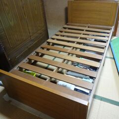 収納付きベッド　フレーム　木製