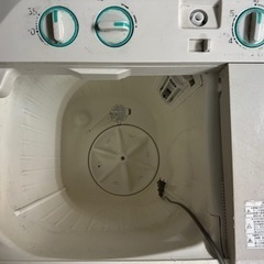 昔の洗濯機。引き取りしてくれる方1000円