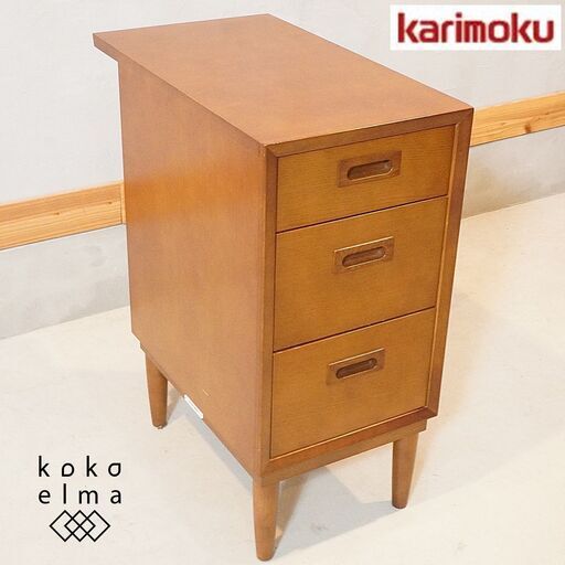 人気のkarimoku60+(カリモク60+)よりオーク材チェスト。レトロな雰囲気とシンプルなデザインの小ぶりな木製収納は北欧スタイルやナチュラルテイストにも♪リビングや寝室、玄関等でも活躍します！DG106