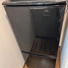 【ネット決済】SHARP 単身用 黒色冷蔵庫・冷凍庫137L  ...