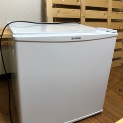 アイリスオーヤマ　45リットル小型冷蔵庫　白