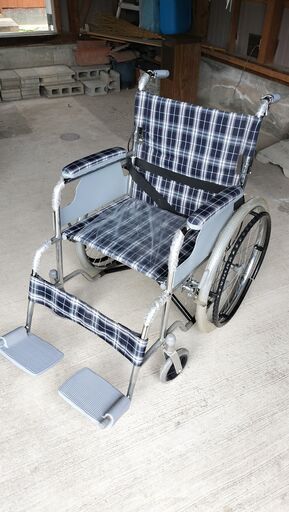 【訳あり】未使用　スタンダードタイプ　車いす