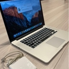 Apple MacBook Pro 2015の中期 15 inches