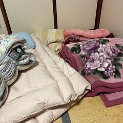 ★一部だけ引き取りでもOK★羽毛布団、羊毛布団、毛布、枕