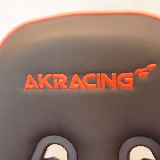 AK RACING(エーケーレーシング) Nitro V2 ゲーミングチェア。適度なホールド感のある背もたれとリラックスできる形狀の座面は快適な座り心地。長時間PC作業をする方にもオススメ。 DG113