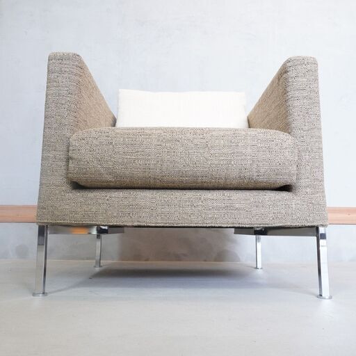 高級ブランドCassina ixc.(カッシーナ イクスシー)のBOX small sofa(スモール ボックスソファー)です。コンパクトでありながら快適な座り心地のモダンなシングルソファー。DG128