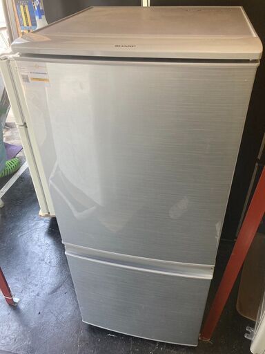 ☆中古￥7,800！【会員価格￥6,800】SHARP　137㍑2ドア冷蔵庫　家電　2016年製　SJ-D14C-S型　幅48㎝ｘ奥行59㎝ｘ高さ113㎝　【BG070】