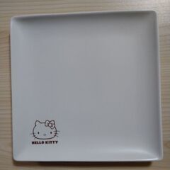 【ハローキティ】陶磁器の四角いお皿６枚セット