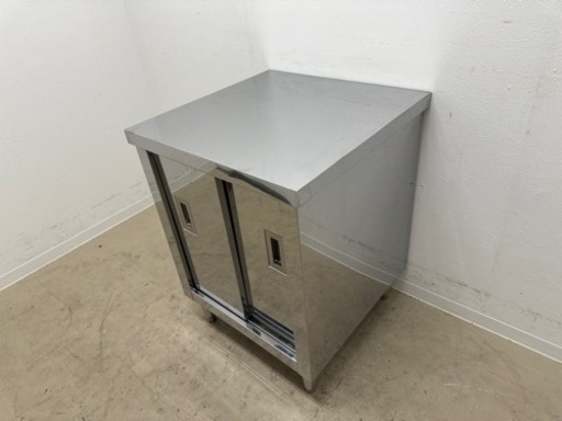 ステンレス　業務用　扉付き作業台　スライド扉　店舗　飲食店　W６００ｘＨ６００ｘＨ８００ｍｍ