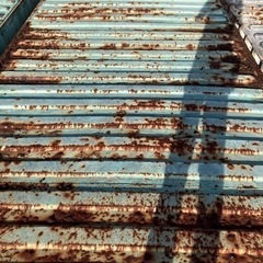 20ftコンテナ 雨漏り 穴 サビあります