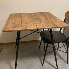 lowyaで購入したテーブルと椅子一脚を差し上げます。