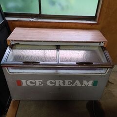 昔の店にあったアイスの冷凍庫