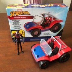 スパイダーマンのおもちゃの車とフィギュア 