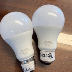 LED電球　5つ(2つ新品、3つは使用していたもの)