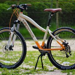 アルミフレーム＋機械式ディスクブレーキ 26インチMTB 2x8段変速 Alloy-frame MTB equipped with mechanical disc brakes