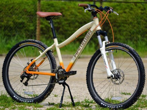 アルミフレーム＋機械式ディスクブレーキ 26インチMTB 2x8段変速 Alloy-frame MTB equipped with mechanical disc brakes