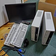 パソコン2台、モニター1台、キーボード2台