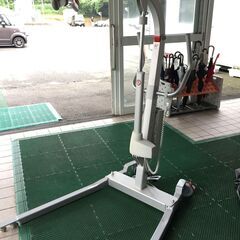 ♪【店頭引取限定 秋田市】床走行式電動介護リフト Eva450EML パラマウントベッド 動作品 中古 (NF230713) 511-1W ♪【店頭引取限定 秋田市】床走行式電動介護リフト Eva450EML