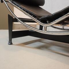 IDC OTSUKA(大塚家具)で取り扱われていたLe Corbusier(ル・コルビュジェ)デザインLC4 シェーズロング 本革です。ミッドセンチュリーモダンを代表するデザイナーズ家具です！DG140