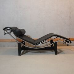 IDC OTSUKA(大塚家具)で取り扱われていたLe Corbusier(ル・コルビュジェ)デザインLC4 シェーズロング 本革です。ミッドセンチュリーモダンを代表するデザイナーズ家具です！DG140