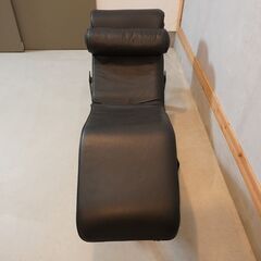 IDC OTSUKA(大塚家具)で取り扱われていたLe Corbusier(ル・コルビュジェ)デザインLC4 シェーズロング 本革です。ミッドセンチュリーモダンを代表するデザイナーズ家具です！DG140