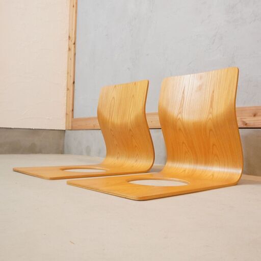 天童木工(TENDO)のケヤキ材板目を使用した曲木 座椅子です！プライウッドのナチュラル感とレトロな雰囲気は和室はもちろん洋リビングなどにもおススメのローチェアーです。DG148