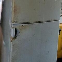 ●古そうな小型冷蔵庫●0円●無料●一個のみOK●
