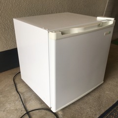 【値下げしました】コンパクトな小型冷蔵庫（2018年製）