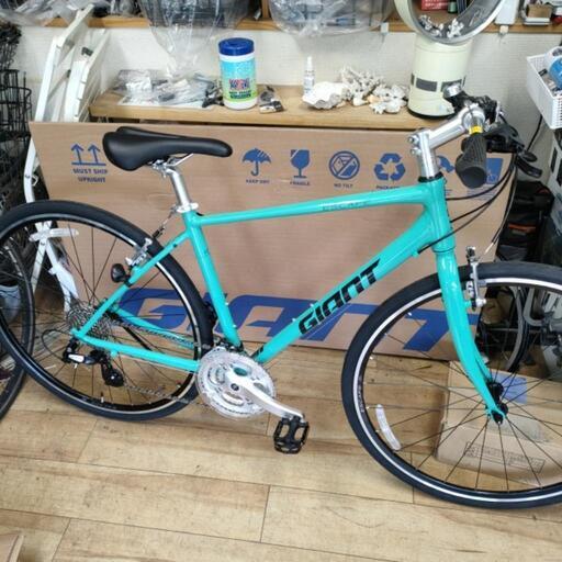 今年クロスバイクを買った人ごめんなさい。GIANTの定番エスケープR3の現行モデルが特価放出されました。約35%引きです。 GIANT ESCAPE R3 LTD Sサイズ ティールです。
