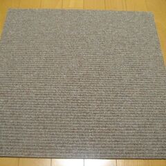 日本製タイルカーペット厚み6.5㎜・1枚１８０円・在庫５枚（１２...