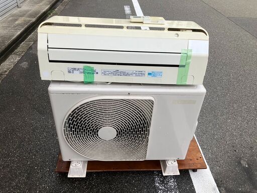 ☆中古￥23,800！【会員価格￥23,800】TOSHIBA　14畳4.0kwルームエアコン　家電　100V　2018年製　RAS-E405ART(W)型　【BG106】