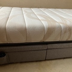 シモンズ　昇降機能付リクライニングベッド(音声認識付)