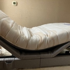 シモンズ　昇降機能付リクライニングベッド(音声認識付)