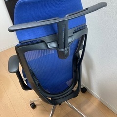 2020年製オカムラ シルフィ可動肘ジャケットハンガー付き