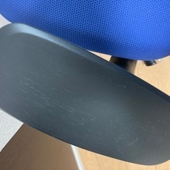 2020年製オカムラ シルフィ可動肘ジャケットハンガー付き