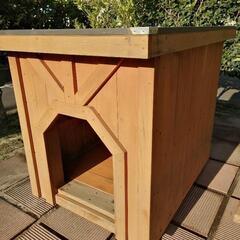 大工さんが作った頑丈な木製犬小屋